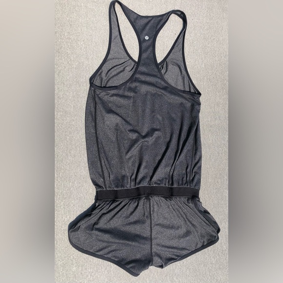 Lululemon Sweat Your Butt Off Romper, Grey, Size 6 - Picture 3 of 6